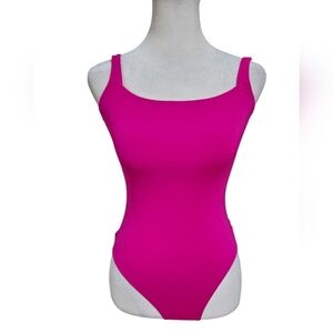 CALI CURVES Scoop Neck Sleevless Shaping Bodysuit In Fushia Pink. Size M/L NWT